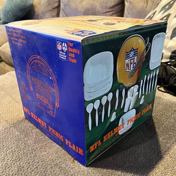 Detroit Lions Picnic Flair Tailgate Set - Picture 3 of 5